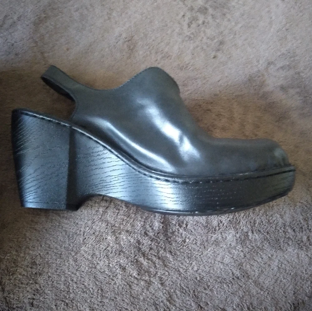 Born Wedge, Strap back shoes, Black, size 10M - Picture 5 of 6